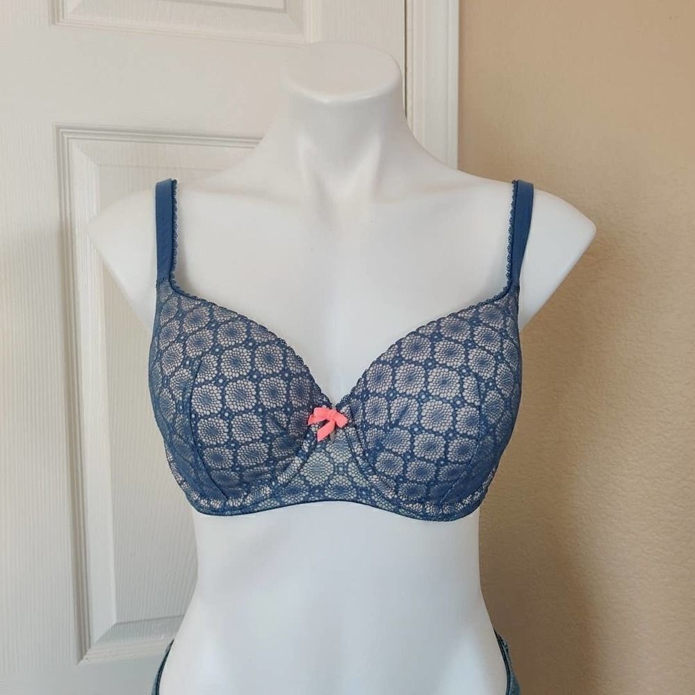 Victoria's Secret Body By Victoria Lined Demi blue lace overlay bra 32DDD